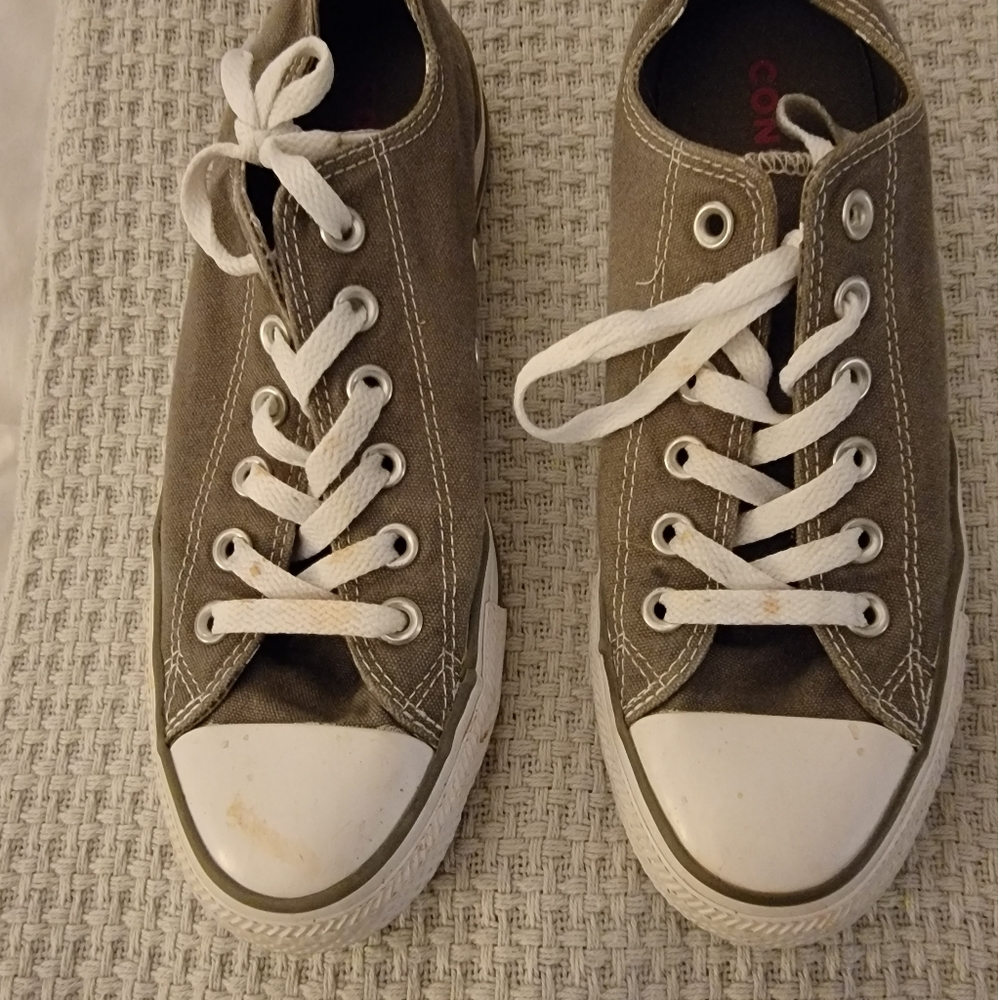 Converse Sz 8 grey sneakers
